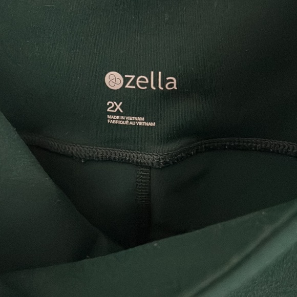 Zella yoga pants. Dark green, lightly used and only air dried. - Picture 4 of 4